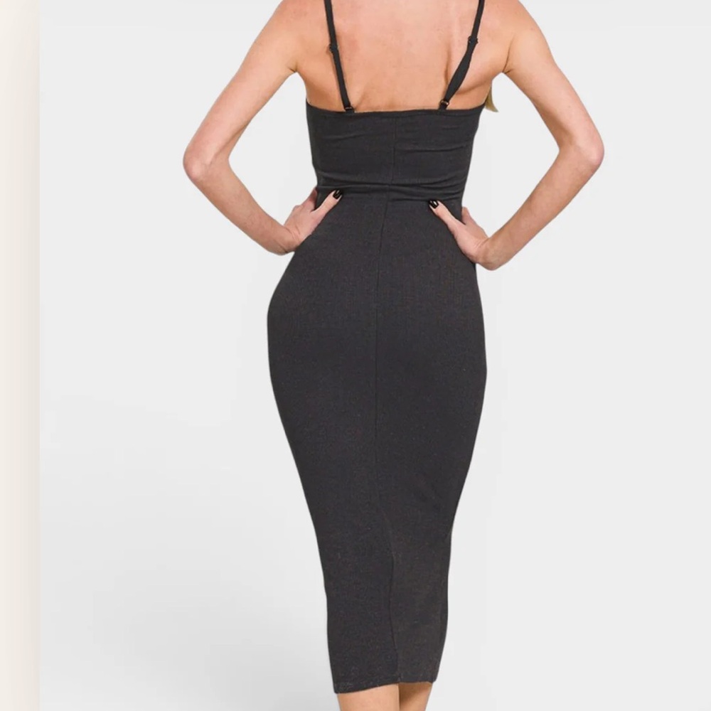 NWOT Zenana Outfitters Black Sleeveless Slim Midi Dress - Picture 2 of 3